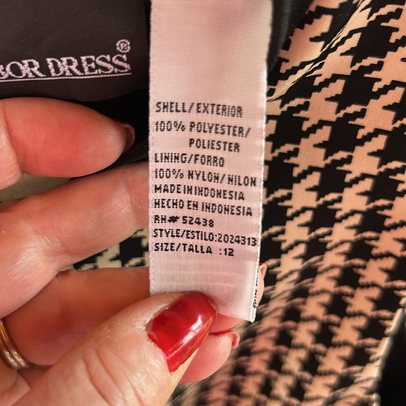 Classic Black and Cream Houndstooth Dress; Size 12; Sleeveless; Lined; Perfect! - Picture 5 of 10